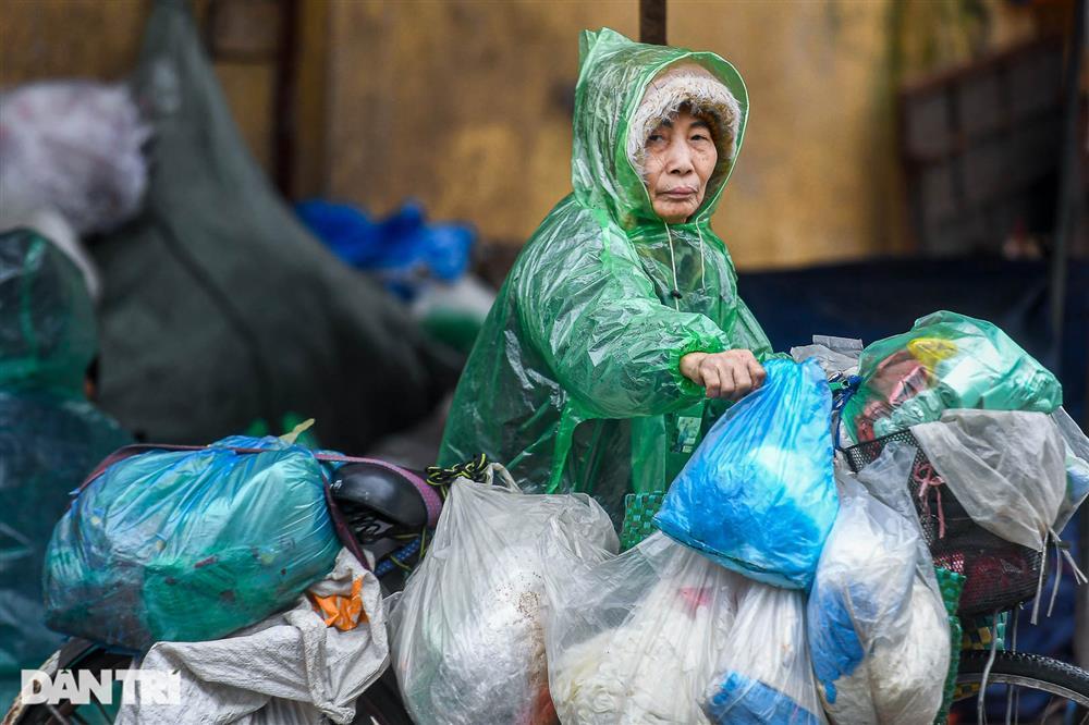 Cảnh trái ngược TPHCM - Hà Nội: Nơi nắng rát mặt, chỗ khốn khổ vì rét buốt-7