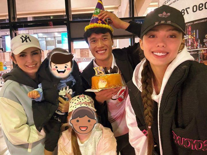 Nhan sắc trẻ đẹp của mẹ vợ thủ môn Bùi Tiến Dũng gây chú ý-1