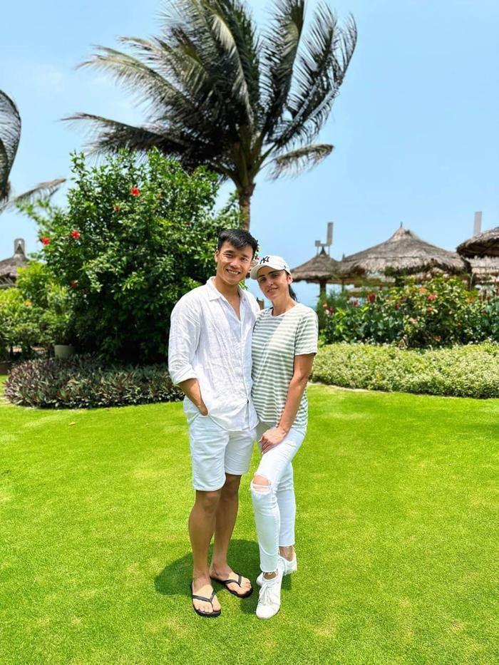 Nhan sắc trẻ đẹp của mẹ vợ thủ môn Bùi Tiến Dũng gây chú ý-9