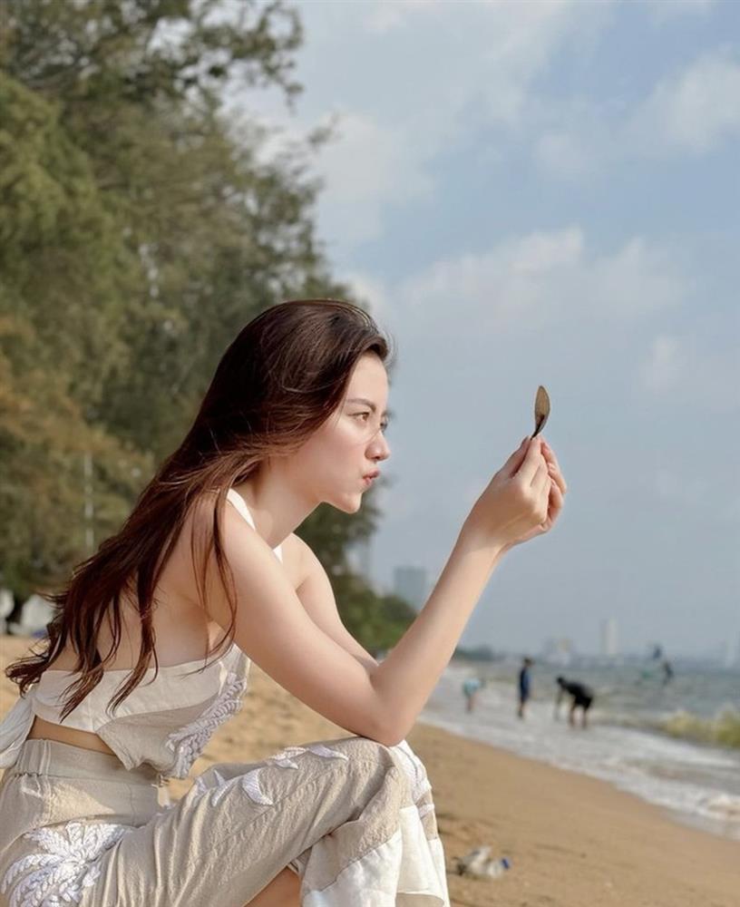 ความงามที่สวยที่สุดของประเทศไทยเปล่งประกายต่อหน้ากล้องแฟนของเธอ - 2
