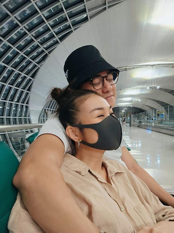 Không kém cạnh bạn thân Hồ Ngọc Hà, siêu mẫu Thanh Hằng và chồng điển trai khoe tình yêu ngọt lịm-2