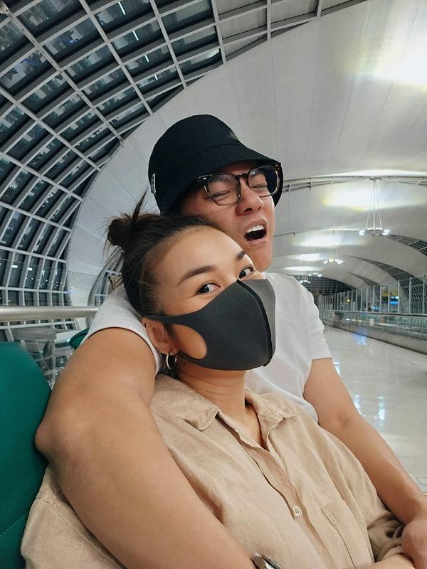 Không kém cạnh bạn thân Hồ Ngọc Hà, siêu mẫu Thanh Hằng và chồng điển trai khoe tình yêu ngọt lịm-3