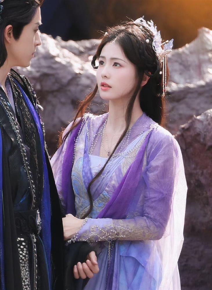 Gương mặt bị lỗi trang điểm của Bạch Lộc: Hóa ra khi không có photoshop-4