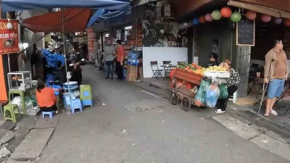 Khách Tây chán quán đắt đỏ, tìm ăn cơm bình dân Hà Nội giá 40.000 đồng/suất-1