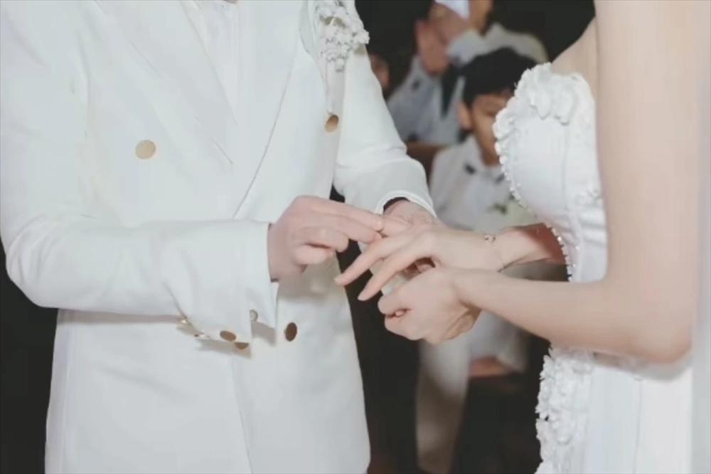 Diễm Hương lần đầu công khai chồng Việt kiều sau hơn 1 tháng lên xe hoa lần 3 ở Canada-4