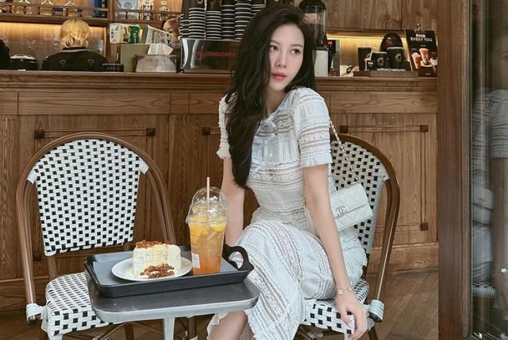 2 nữ hoa khôi hàng không Việt ăn vận quyến rũ bội phần sau khi lấy chồng-13