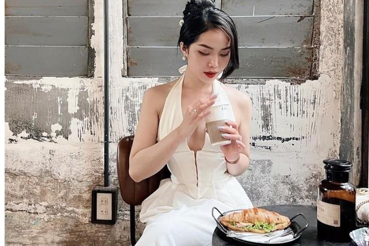 2 nữ hoa khôi hàng không Việt ăn vận quyến rũ bội phần sau khi lấy chồng-5