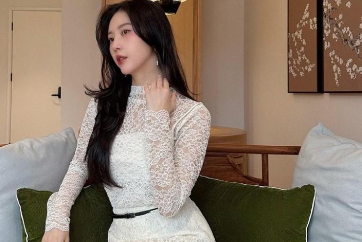 2 nữ hoa khôi hàng không Việt ăn vận quyến rũ bội phần sau khi lấy chồng-8