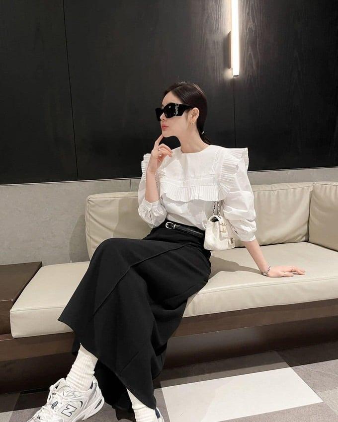 Gợi ý 11 set đồ đi chơi cũng đẹp, đi làm càng sang cho chị em lựa chọn-3