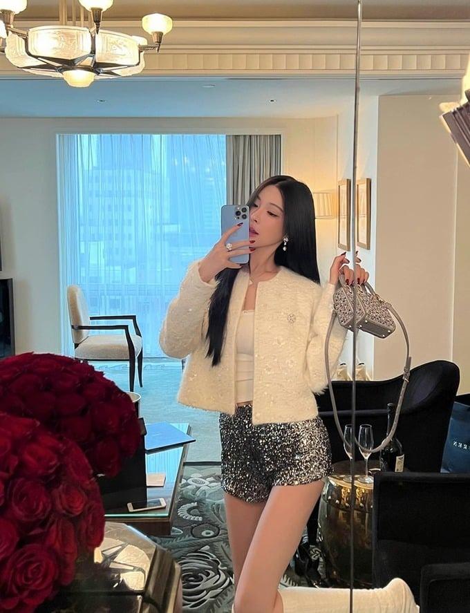 Gợi ý 11 set đồ đi chơi cũng đẹp, đi làm càng sang cho chị em lựa chọn-7