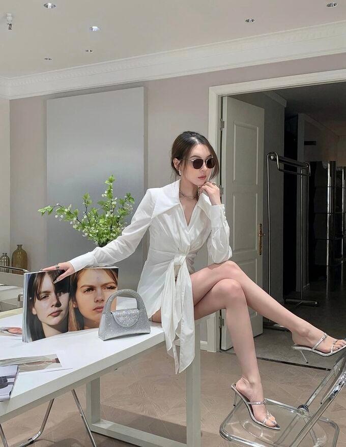 Gợi ý 11 set đồ đi chơi cũng đẹp, đi làm càng sang cho chị em lựa chọn-9