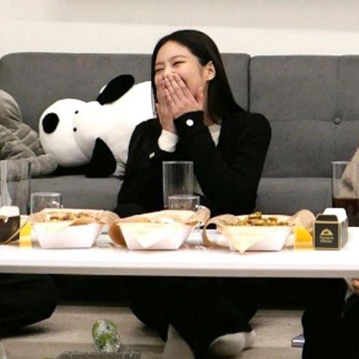 Jennie (BLACKPINK) ẩn ý bị YG kìm hãm hoạt động?-2