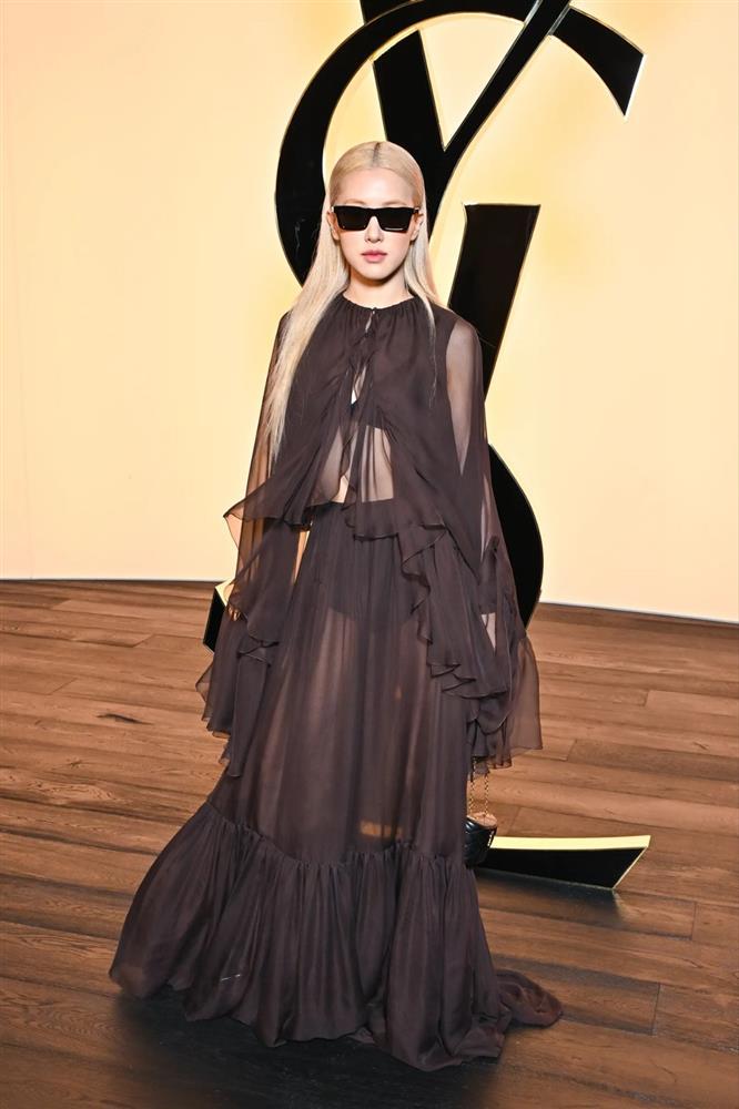 Bất chấp thời tiết lạnh giá, dàn mỹ nhân Hàn mặc gợi cảm dự show thời trang-2