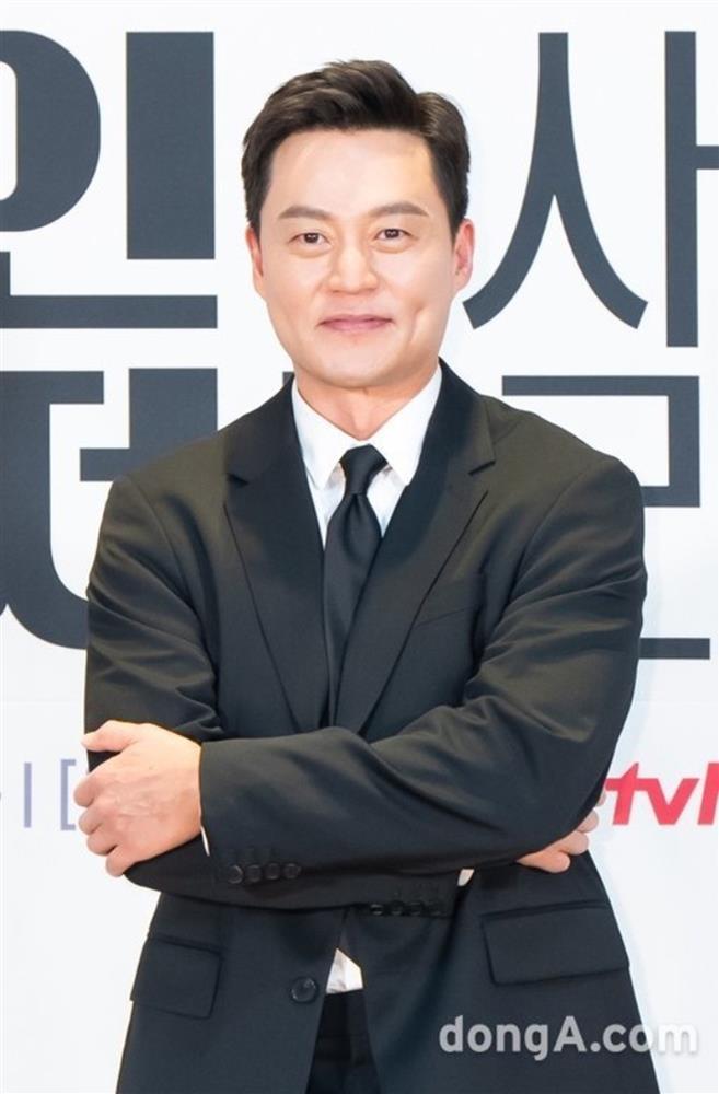 Tài tử Hàn Quốc phản hồi tin đồn dụ bạn gái chụp ảnh nóng rồi chia tay-2