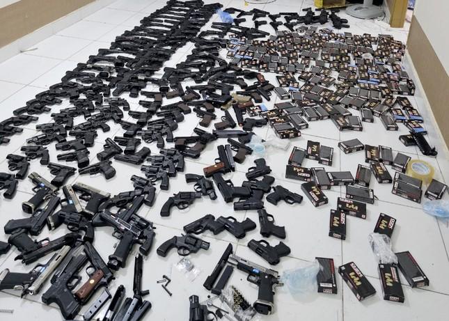 Triệt phá nhóm bán hàng trăm khẩu súng, hàng nghìn viên đạn trên mạng xã hội-2
