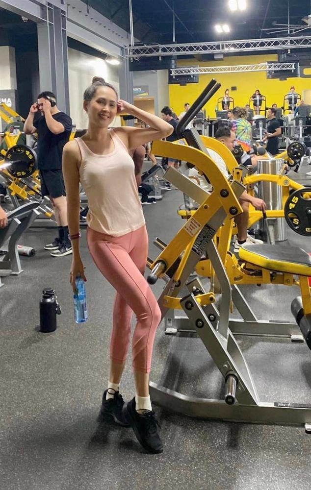 Gái nhảy Minh Thư diện áo cúp, váy ngắn khoe hình thể nõn nà đón sinh nhật-7