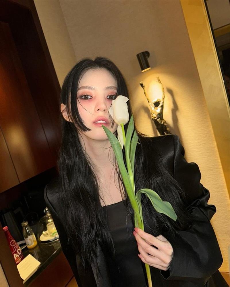 Khoảnh khắc gợi cảm của chị đẹp Han So Hee gây sốt-1