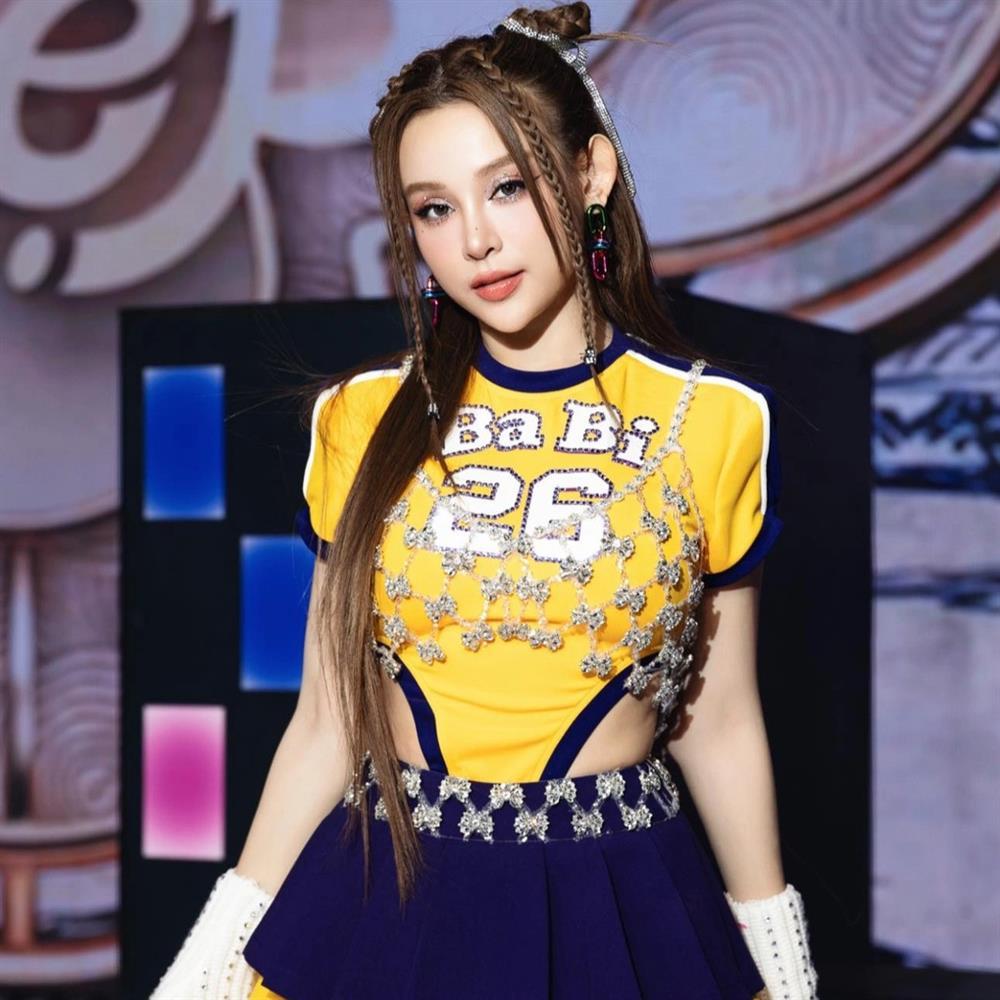 Hội bạn thân 10 năm toàn hot girl, con dâu nhà hào môn giàu có-2