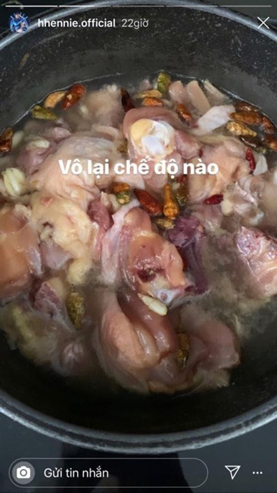 HHen Niê diện bikini giữa tuyết trắng Phần Lan khoe body cực phẩm, ăn gì để đẹp?-13