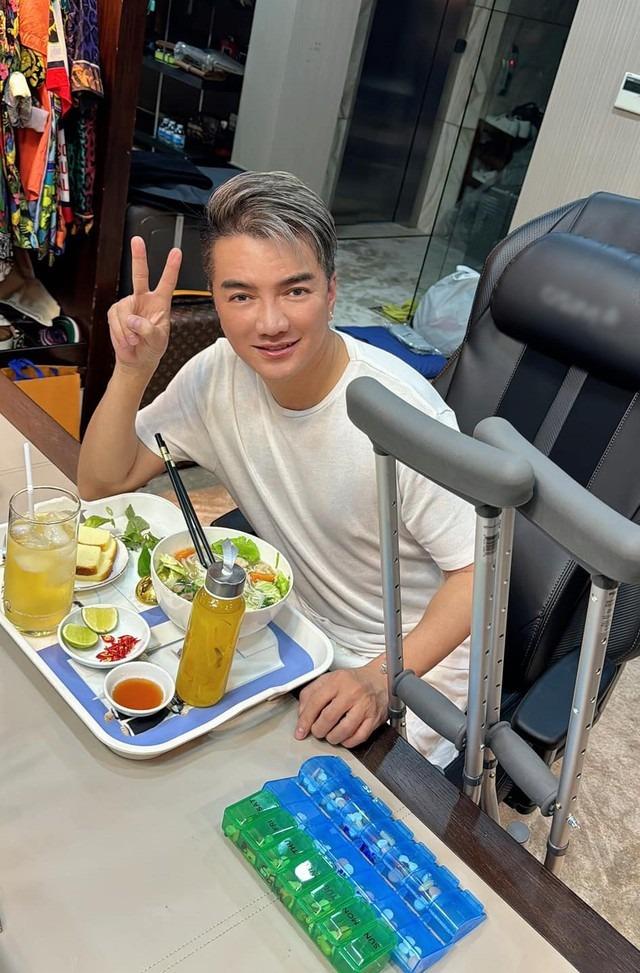 Ca sĩ Đàm Vĩnh Hưng phải chi 20 tỉ đồng chữa chân gãy nếu điều trị tại Mỹ-2