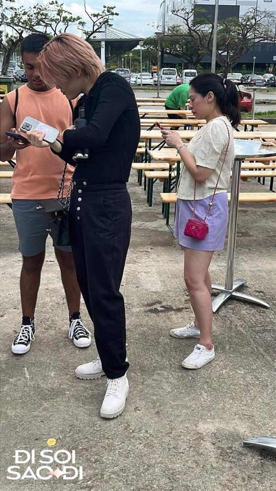 Nhiều fan đeo túi Chanel không được phép vào trong concert Taylor Swift tại Singapore, lý do là gì?-1