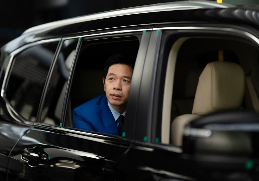 Hết thời đóng vai nghèo khổ, Thái Hòa tái xuất với hình ảnh đại gia tài phiệt-1