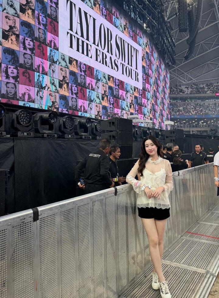 Lisa BlackPink xuất hiện tại concert của Taylor Swift ở Singapore-2