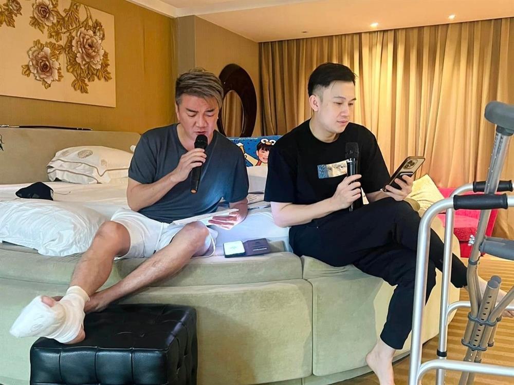 Phía Đàm Vĩnh Hưng nói gì về tin đồn chi 20 tỷ đồng chữa trị chân ở Mỹ?-2