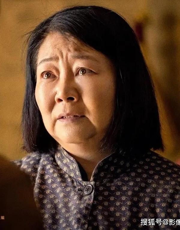 Nam diễn viên khiến đồng nghiệp xấu hổ khi đứng cạnh-9