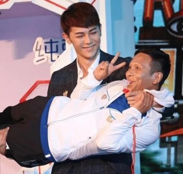 Nam diễn viên khiến đồng nghiệp xấu hổ khi đứng cạnh-12