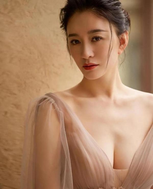 Nam diễn viên khiến đồng nghiệp xấu hổ khi đứng cạnh-13