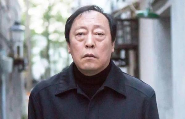 Nam diễn viên khiến đồng nghiệp xấu hổ khi đứng cạnh-16