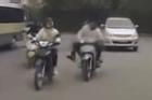Vụ thanh niên đạp vào người phụ nữ đi xe máy: Có thể xử lý hình sự?