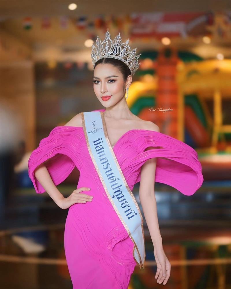 Miss Grand Thailand 2024 gây sốc khi thí sinh cưỡi ngựa, xuất hiện từ xe cấp cứu-2