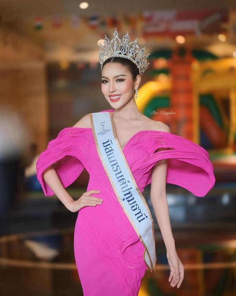 Miss Grand Thailand 2024 gây sốc khi thí sinh cưỡi ngựa, xuất hiện từ xe cấp cứu-4