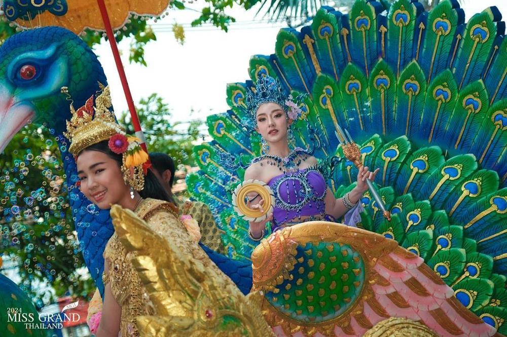 Miss Grand Thailand 2024 gây sốc khi thí sinh cưỡi ngựa, xuất hiện từ xe cấp cứu-8