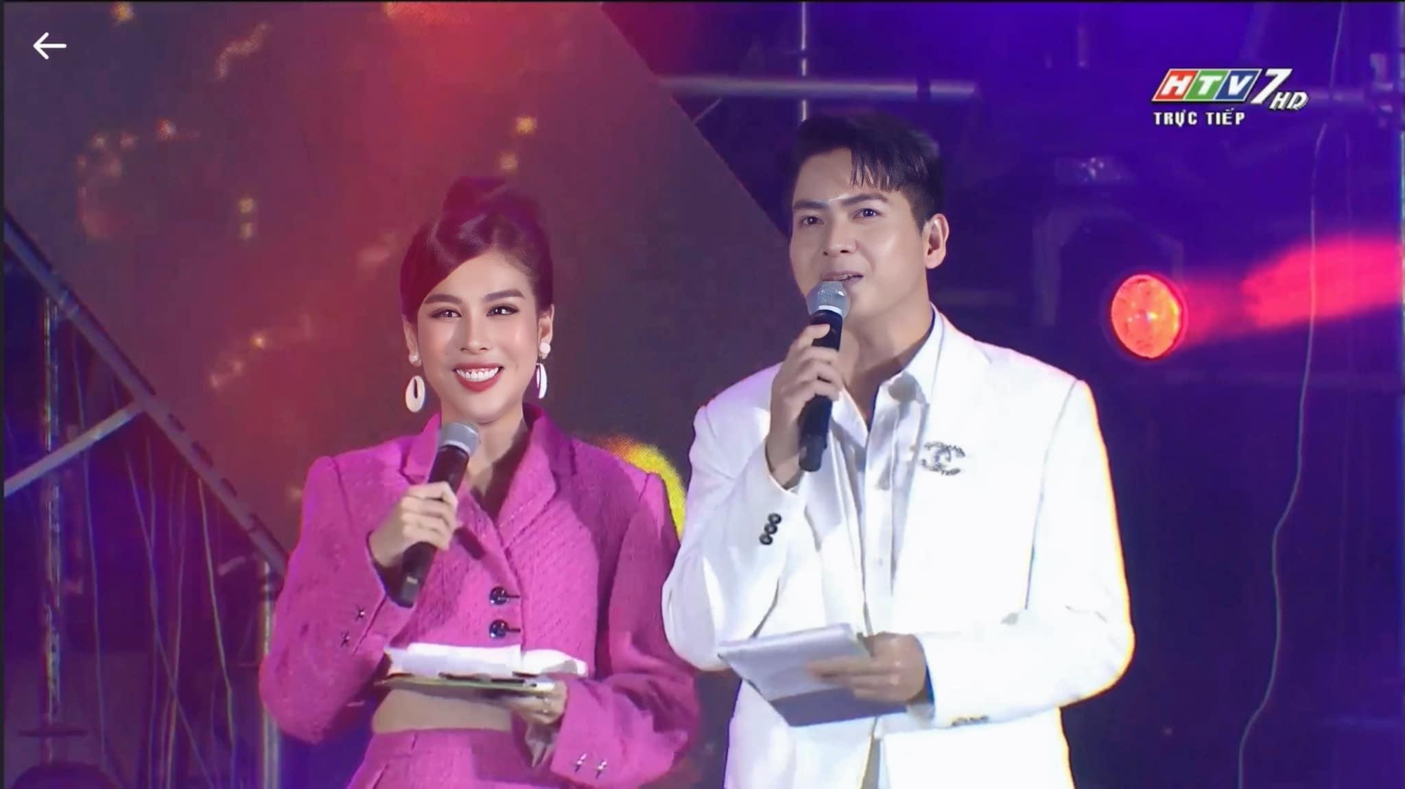 MC chăm mặc gợi cảm khoe eo thon là người duy nhất được khen khi dẫn sóng World Cup 2018-2