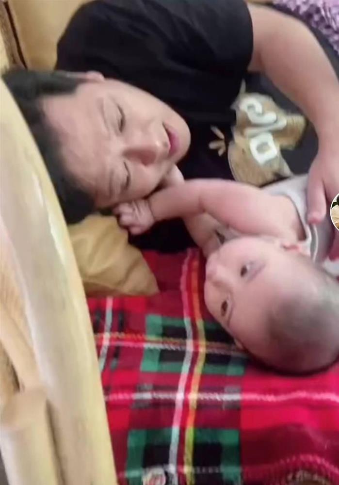 Khoảnh khắc hiếm hoi lộ rõ diện mạo con trai Nhã Phương - Trường Giang, một đặc điểm được nhận xét hệt chị gái!-2