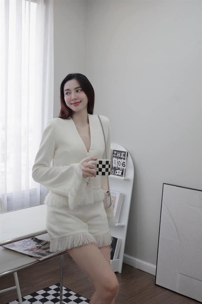 Ngắm gu thời trang Hoa hậu Thùy Tiên: Đơn giản vẫn sang, xinh, xịn-1