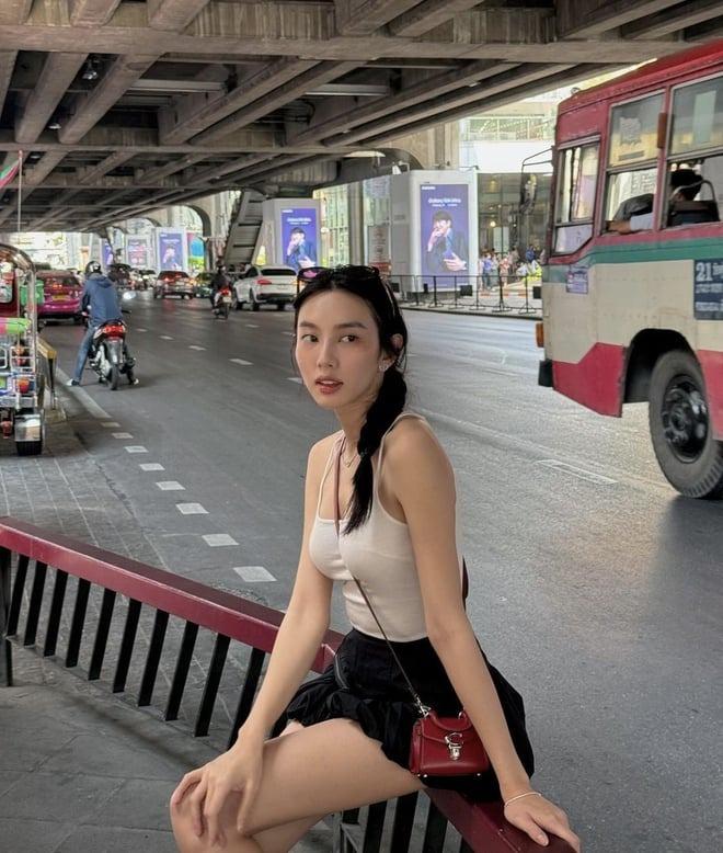 Ngắm gu thời trang Hoa hậu Thùy Tiên: Đơn giản vẫn sang, xinh, xịn-3