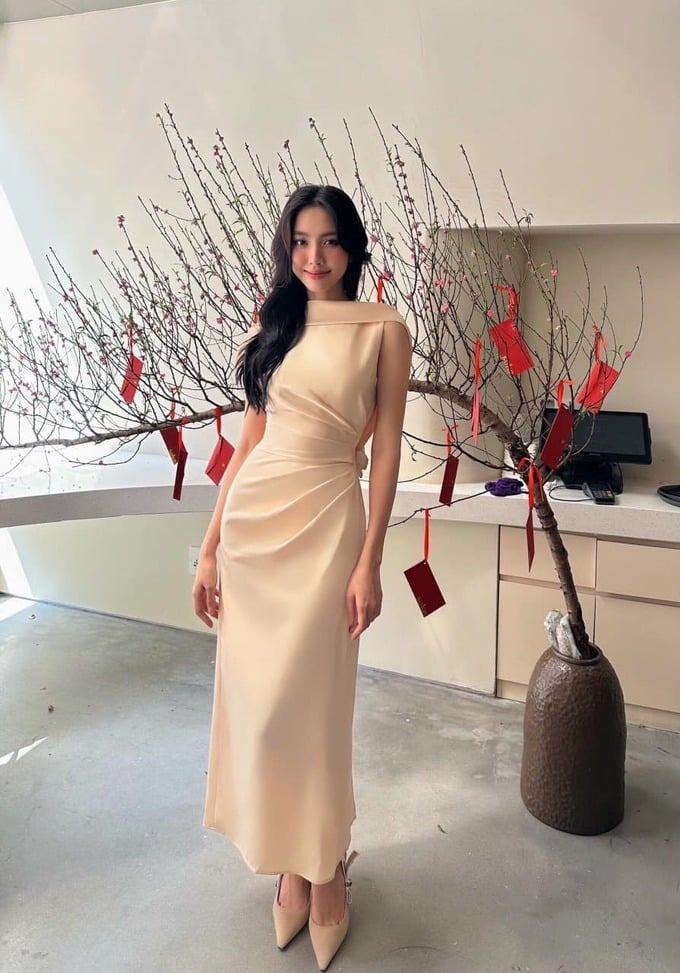 Ngắm gu thời trang Hoa hậu Thùy Tiên: Đơn giản vẫn sang, xinh, xịn-6