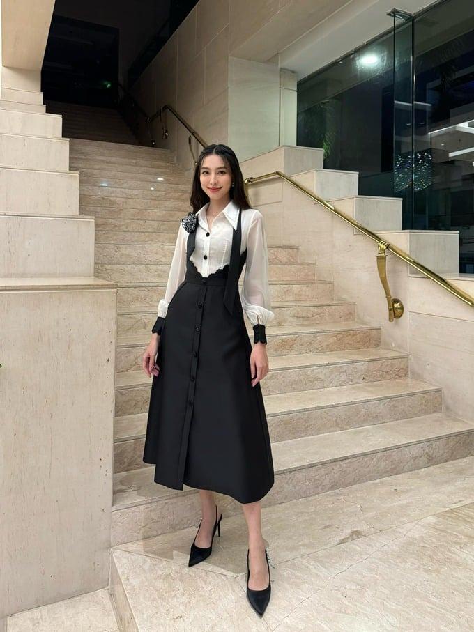 Ngắm gu thời trang Hoa hậu Thùy Tiên: Đơn giản vẫn sang, xinh, xịn-9