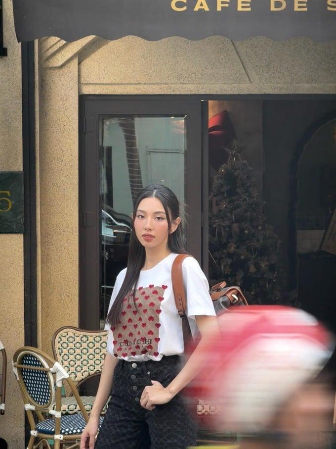 Ngắm gu thời trang Hoa hậu Thùy Tiên: Đơn giản vẫn sang, xinh, xịn-10