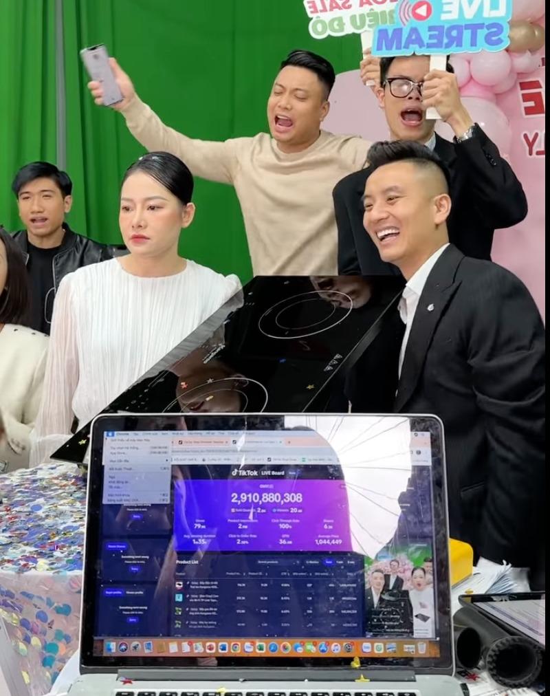 Chủ kênh TikTok Quyền Leo Daily vừa có phiên livestream bán hàng thu về hơn 72 tỷ đồng sau 12 tiếng là ai?-1