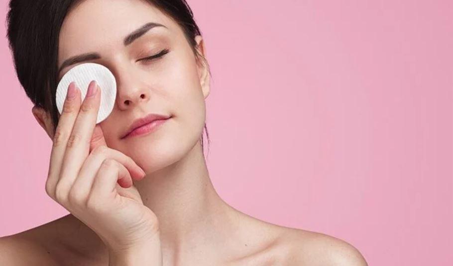 Tẩy trang sai cách khiến da xấu xí, lão hóa không phanh-4