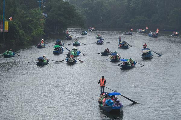 Chùa Hương tăng giá vé, khách phàn nàn có tiền triệu mới dám đi lễ chùa-8