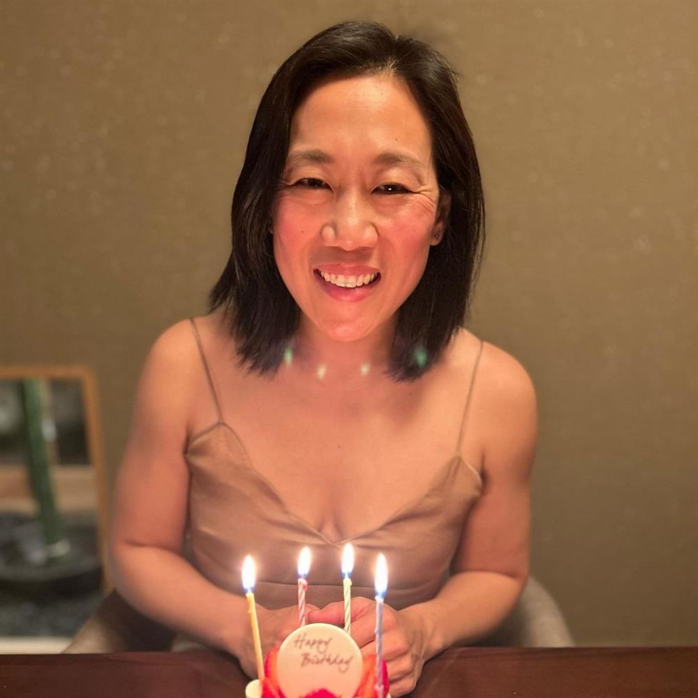 Ông chủ Facebook Mark Zuckerberg và vợ gây chú ý ở tiệc cưới 120 triệu USD-6