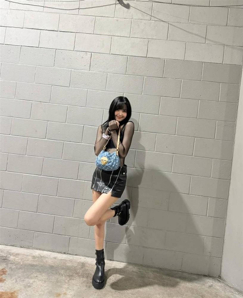 Loạt ảnh hậu trường độc, lạ triệu like của Lisa và Taylor Swift-5