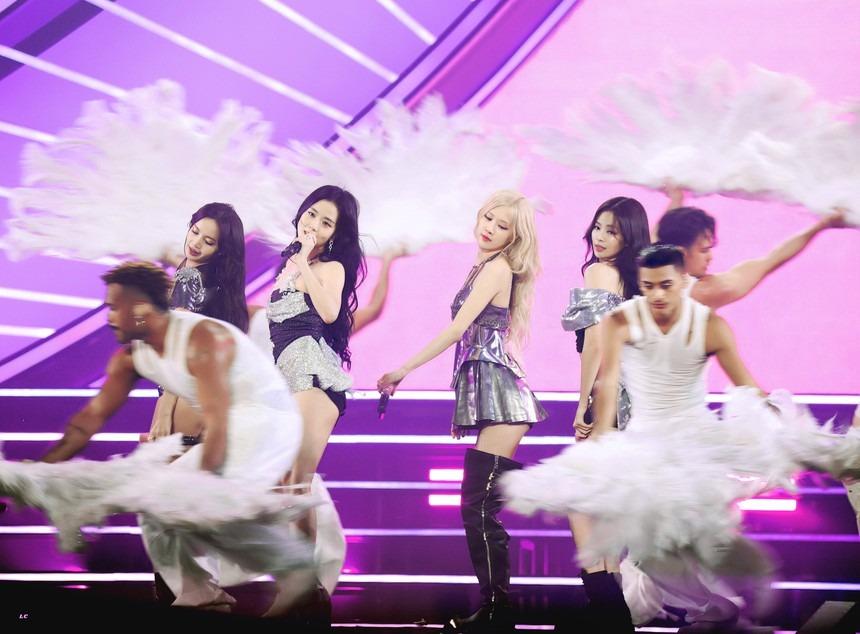 BLACKPINK thật sự bị YG kìm kẹp?-4