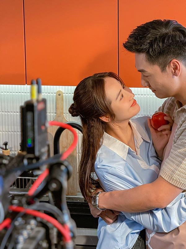 Huyền Lizzie lộ ảnh hôn đắm đuối Mạnh Trường-7